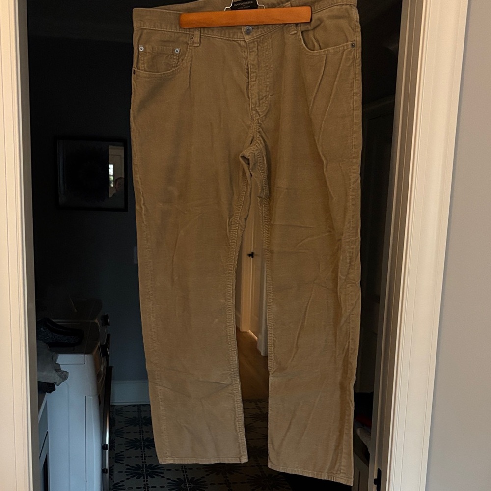 Banana Republic Men's Vintage Straight Leg Tan Corduroy Pants. 36x30.